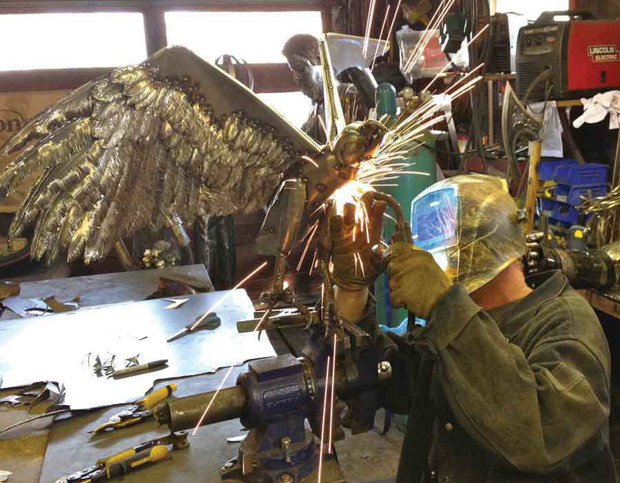 全球钣金新闻-金属制造狂：焊工制作动物的金属钣金-开云网页版·官方端网站-开云online(中国)